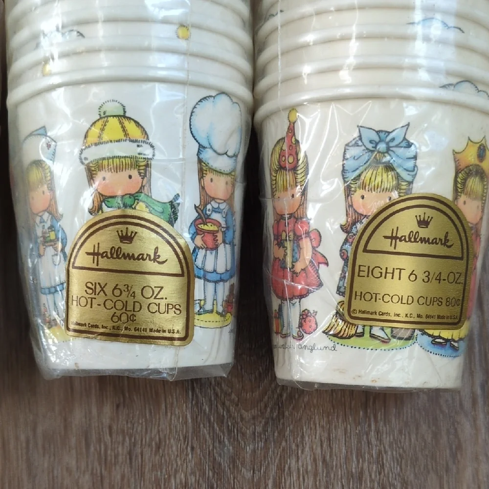 Vintage 70s Hallmark Paper Doll Birthday Party Plates & Cups Joan Walsh Angulnd